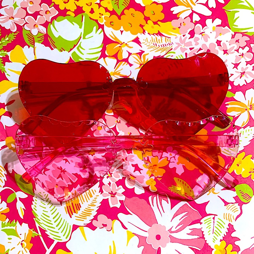 Rare set of 2 Heart Shaped Sunglasses. 1 Pink💖1Red❤️